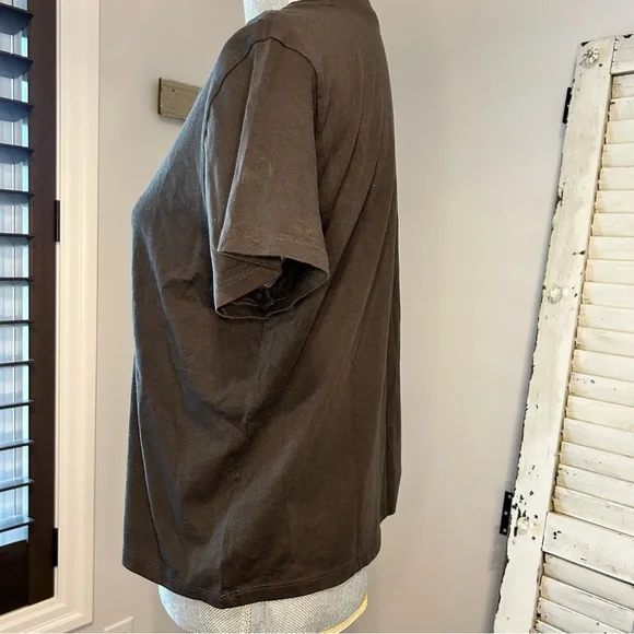 NWT American Eagle short sleeve shirt with floral graphic size M brown - Picture 3 of 6